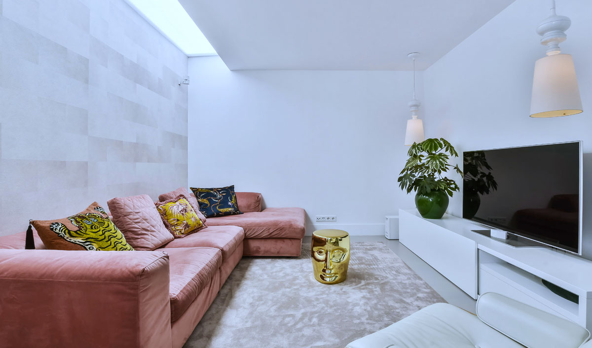 Choisir la bonne palette de couleurs pour agrandir un salon en longueur