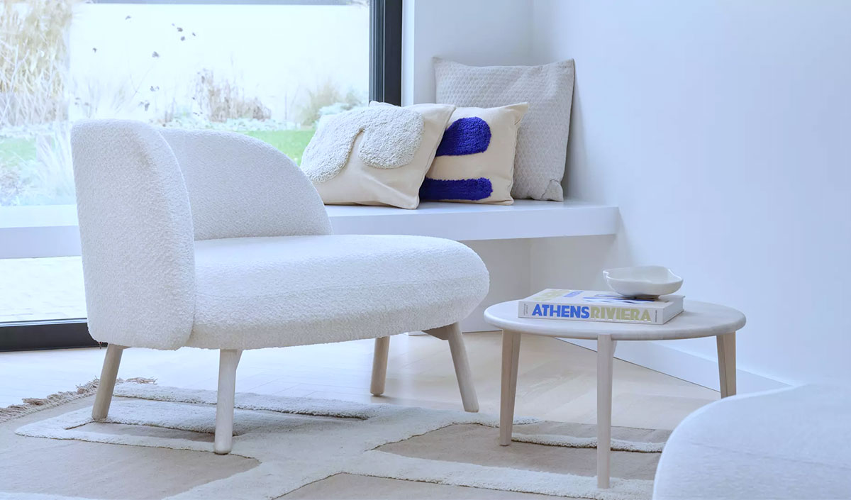 Installer un canapé ou un fauteuil dans un renfoncement pour créer un espace cocooning