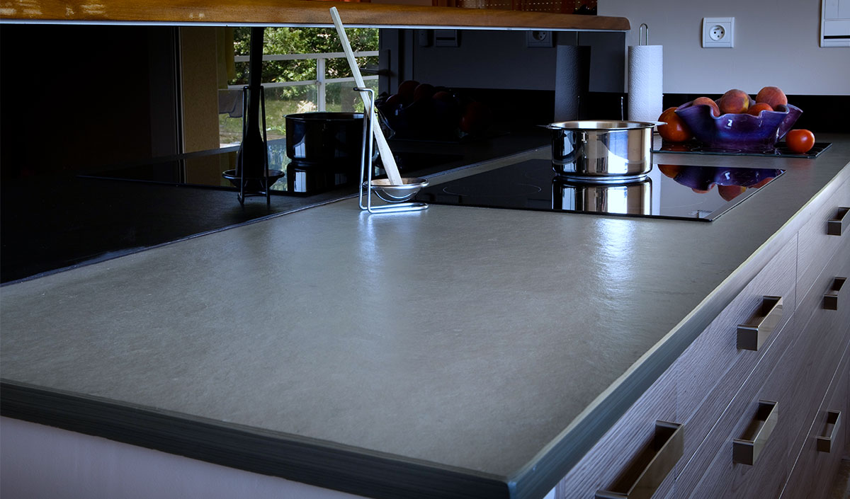 L’ardoise pour un plan de travail sobre et naturel