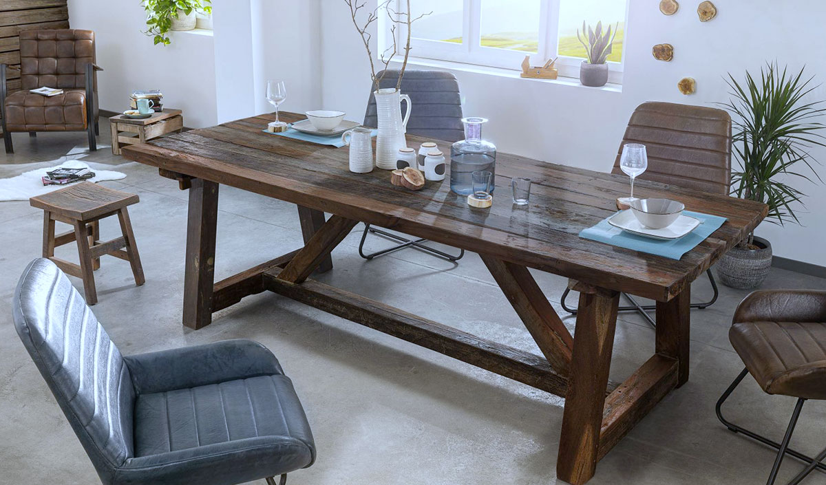 Le bois recyclé, un choix responsable pour une table à manger unique