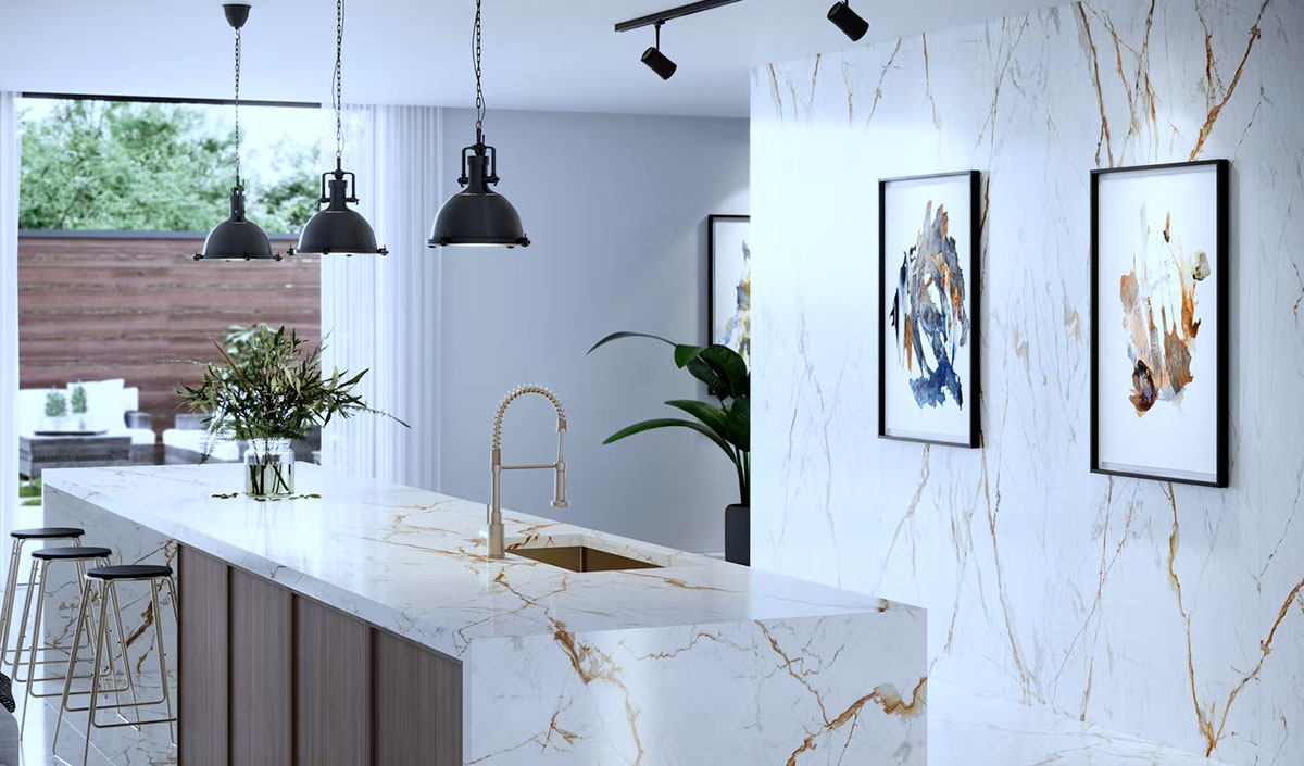 Le marbre pour un plan de travail de cuisine chic