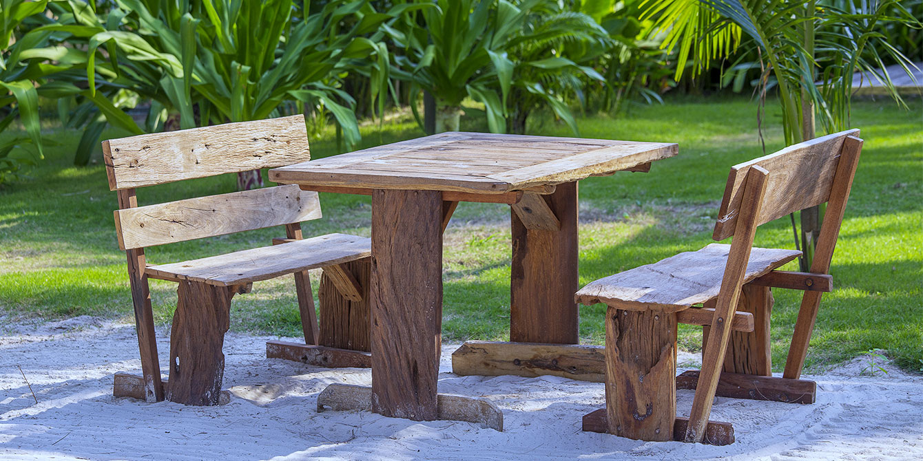 Quelle peinture pour une table de jardin en bois ?