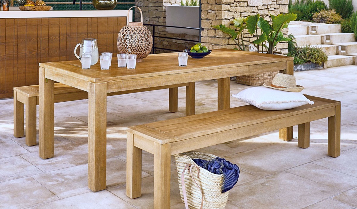 Le choix de la finition : mate, satinée ou brillante pour une table de jardin en bois