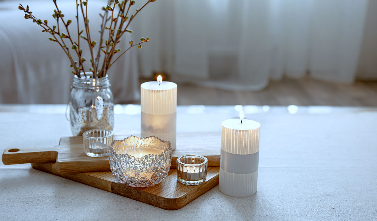 Utiliser des bougies décoratives pour une ambiance chaleureuse