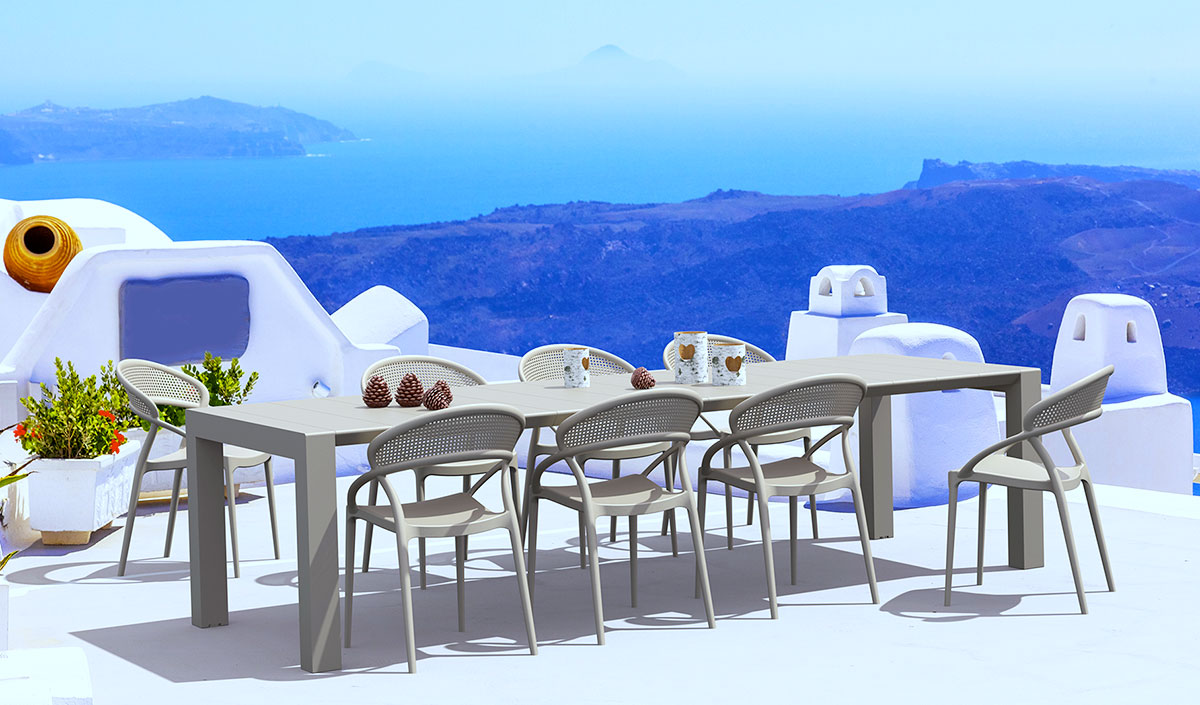 Étape 4 : Appliquer une sous-couche spéciale pour rénover une table de jardin en plastique