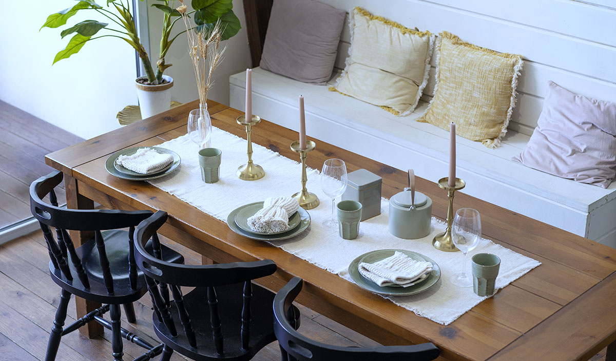 De petits objets déco pour un effet stylé sur la table à manger