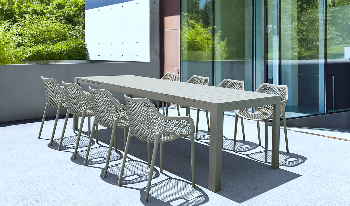 Étape 7 : Entretenir la table de jardin en plastique après rénovation