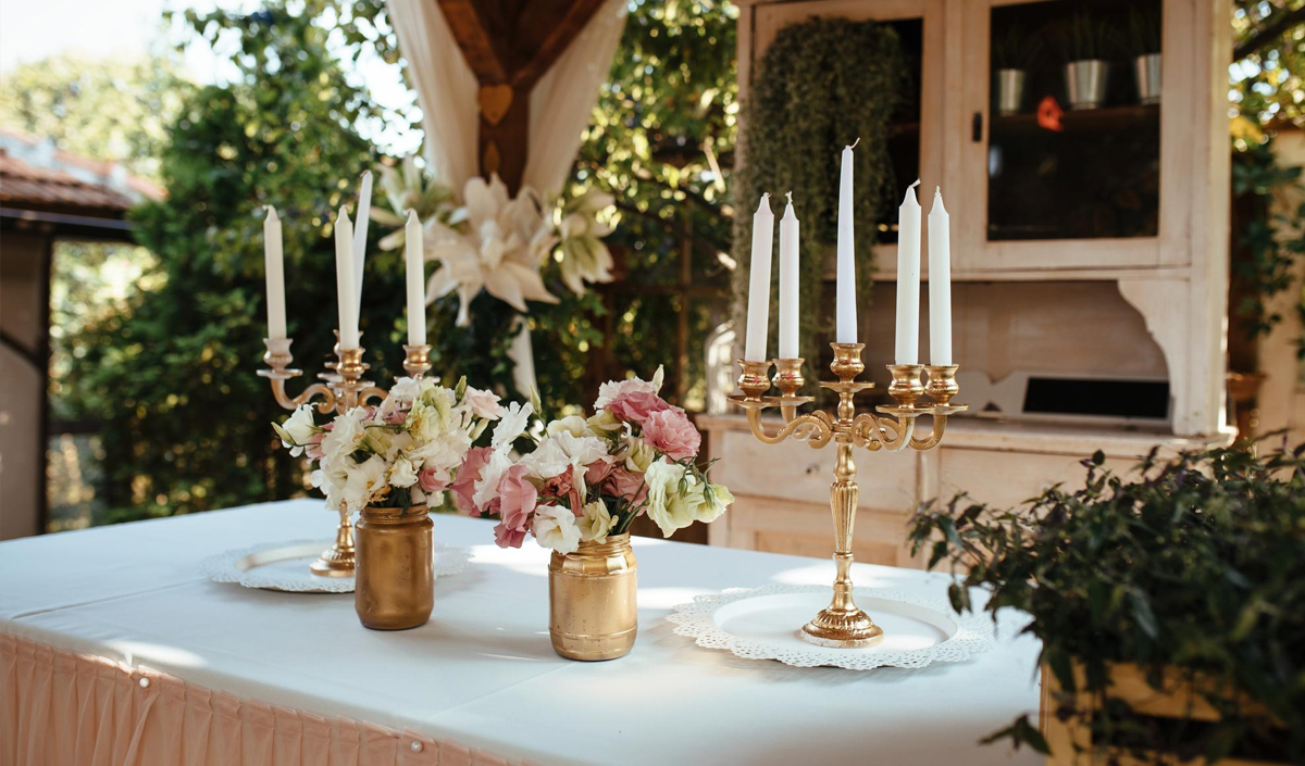 Placer des chandeliers, des bougeoirs ou des lanternes