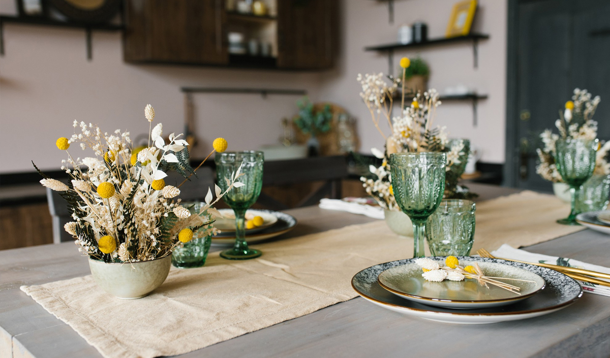 Le chemin de table pour structurer la déco