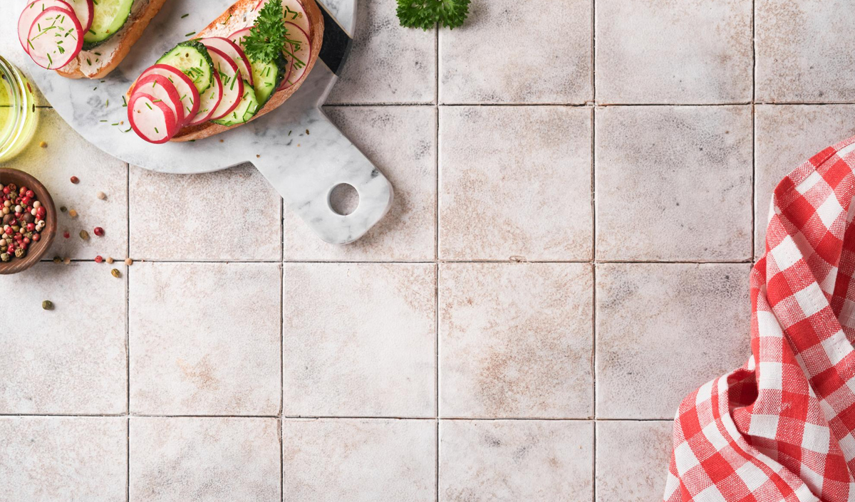 Le carrelage : un classique des plans de travail traditionnels