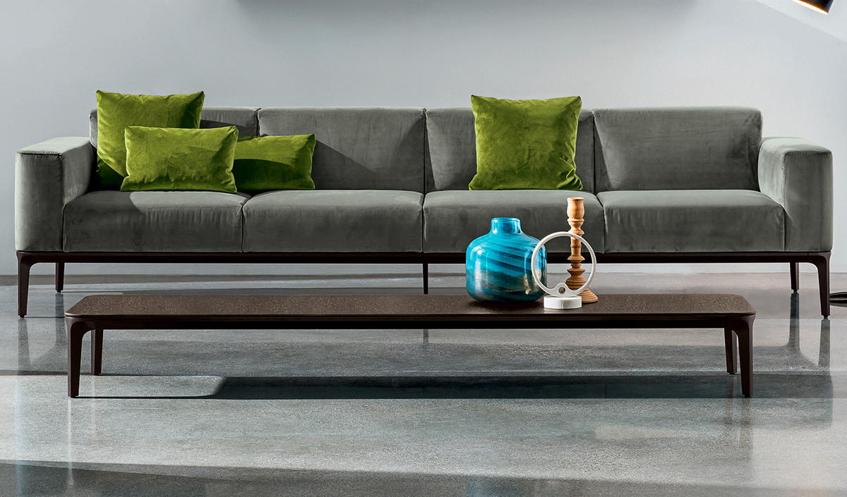 Table basse design en céramique avec canapé