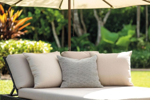 Comment nettoyer des coussins de salon de jardin ?