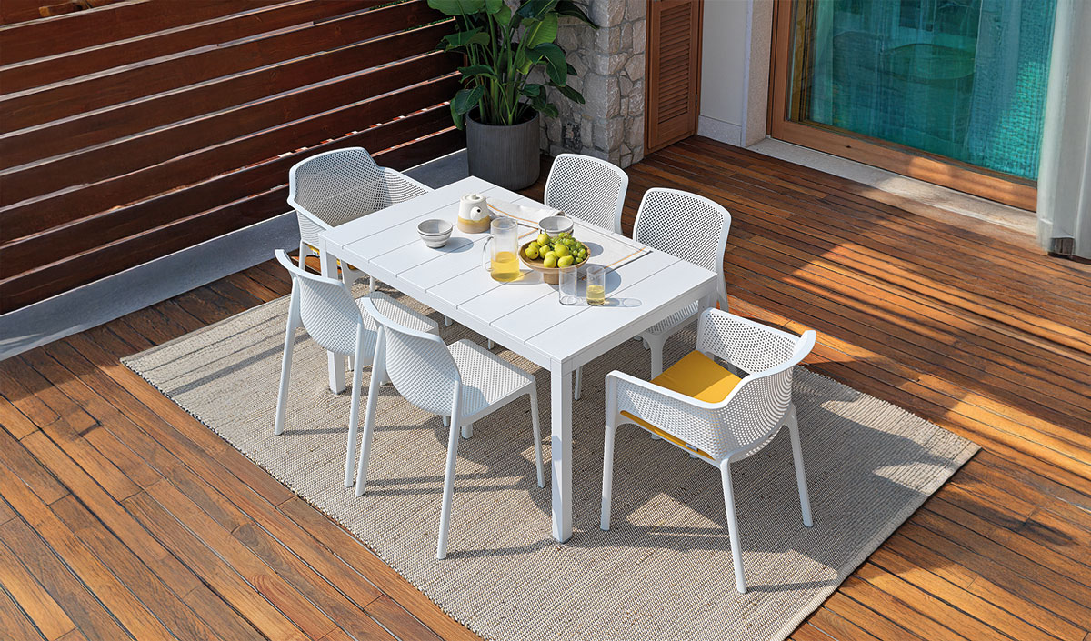 Comment choisir des meubles de jardin adaptés à sa terrasse en bois ?