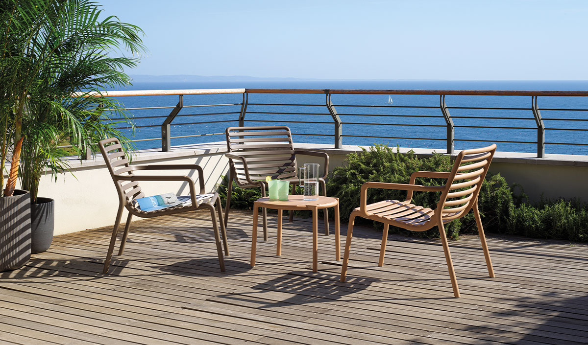 Quelle couleur choisir pour un salon de jardin sur une terrasse en bois ?