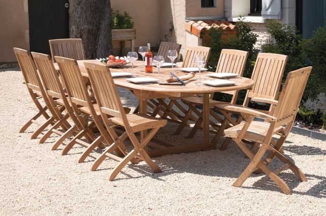 Comment dégriser un salon de jardin en teck ?