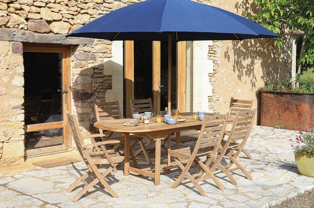 Comment entretenir efficacement un salon de jardin en teck ?