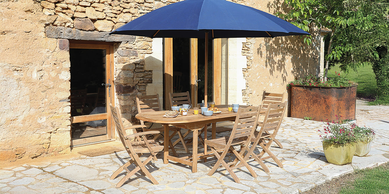 Comment entretenir efficacement un salon de jardin en teck ?