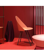 Chaise en croûte de cuir