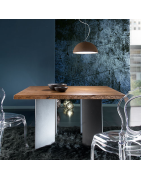 Table carrée en bois