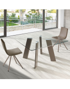 Table carrée en verre