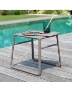 Table de jardin en résine